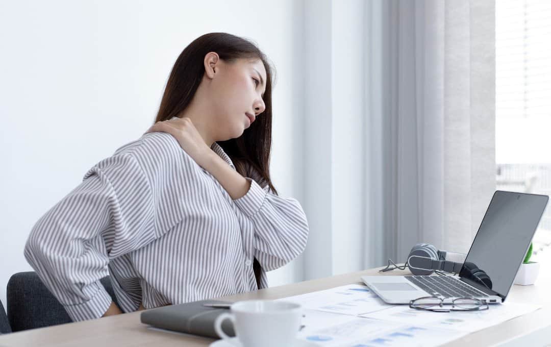 Featured image for “Dor nos ombros: causas, sintomas e o que fazer para aliviar”